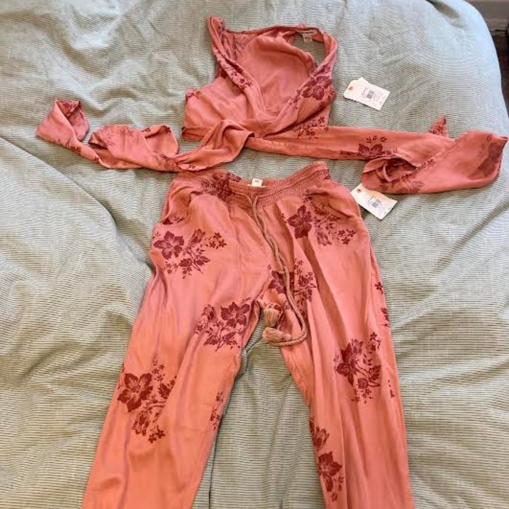 Billabong matching pants and top 2-piece set